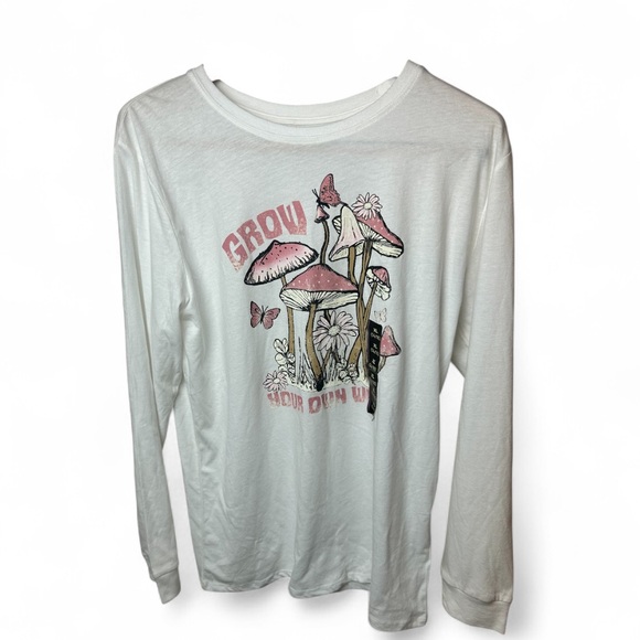 Juniors XL Long Sleeve Graphic T Shirt - Picture 2 of 15